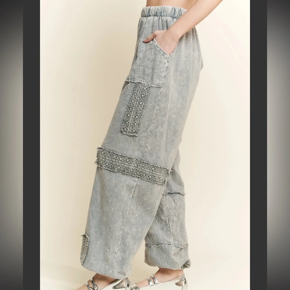 NWOT J.Her Eyelet Joggers - Picture 3 of 9